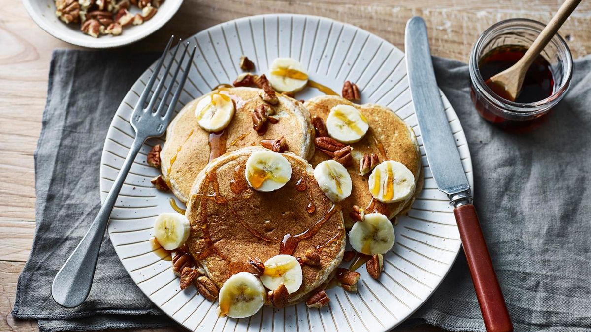 Банановые панкейки – быстрый рецепт вкусного завтрака - Новости Вкусно