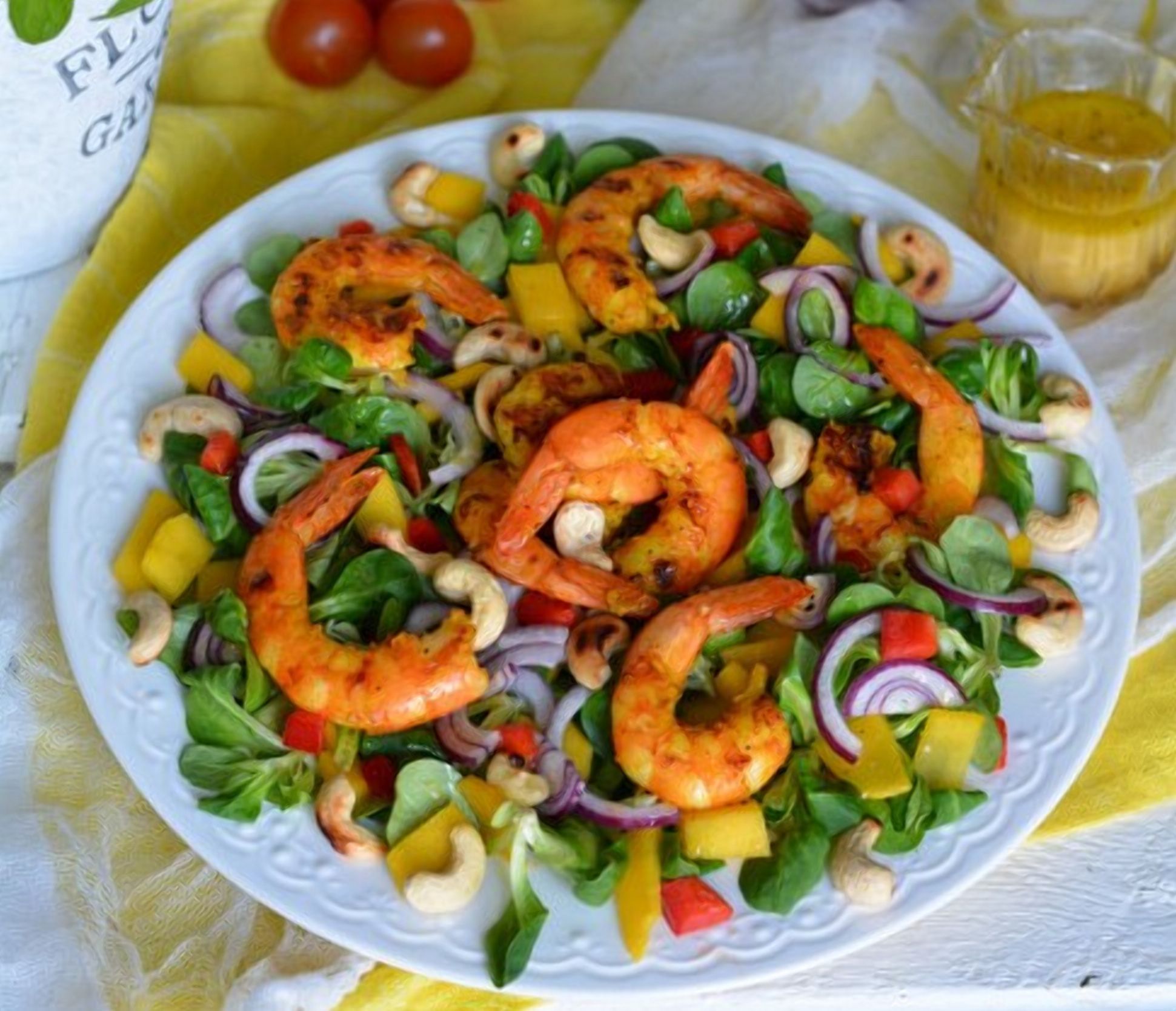 Салат з креветками, манго і цитрусовою заправкою: рецепт Салат з креветками, манго і цитрусовою заправкою: рецепт