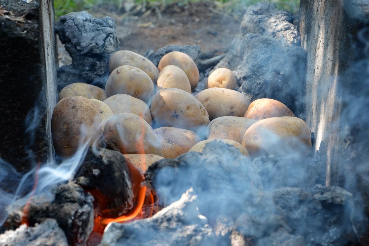 Картопля як на вогні: рецепт у духовці