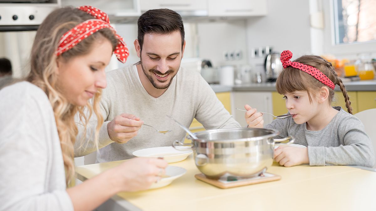 Весь секрет – у фрикадельках: готуємо суп із курятиною за оригінальними рецептами Весь секрет – у фрикадельках: готуємо суп із курятиною за оригінальними рецептами