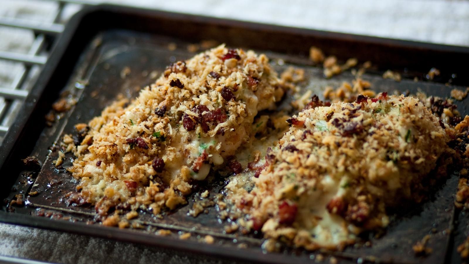 Курочка у сирно-часниковій крихті: рецепт Курочка у сирно-часниковій крихті: рецепт