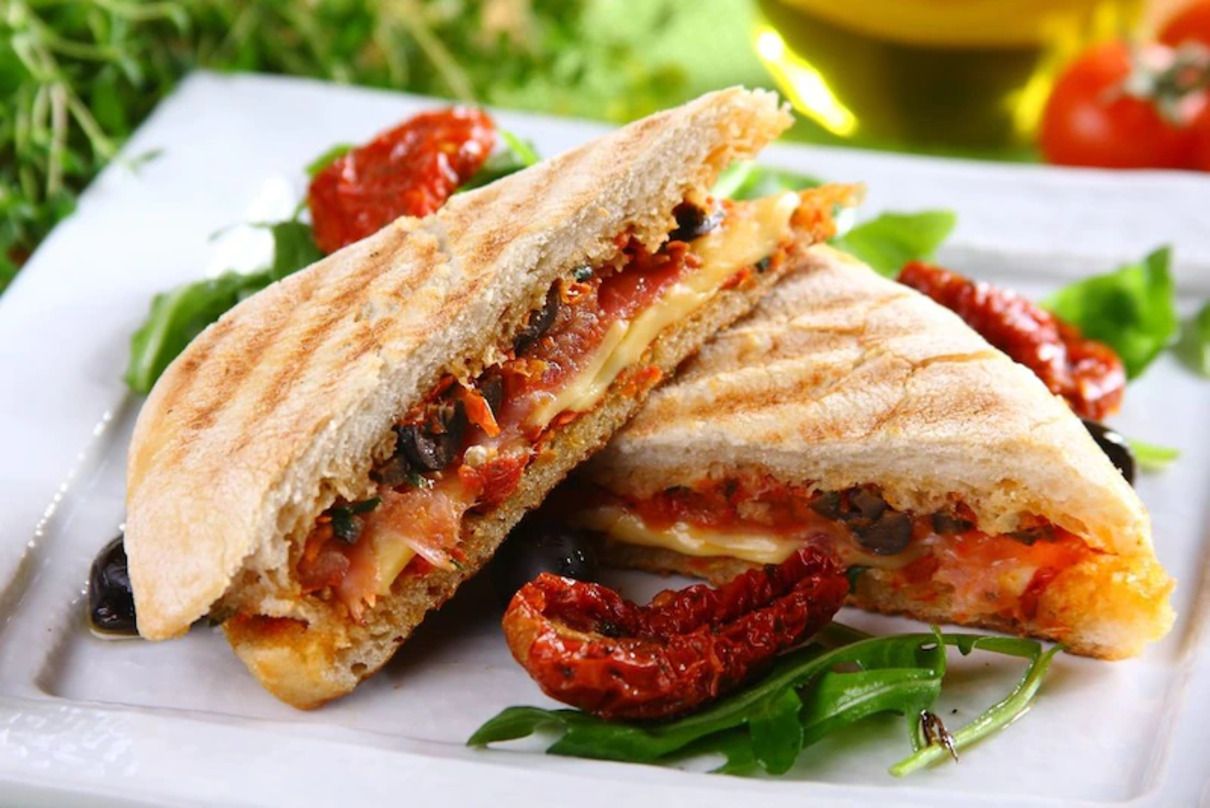 Паніні з шинкою та сиром: рецепт Паніні з шинкою та сиром: рецепт