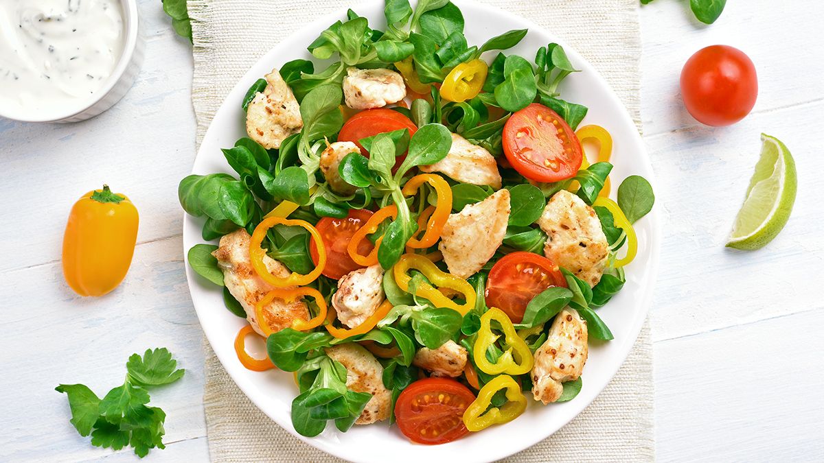 Создаем весеннее настроение дома: три салата из курицы на скорую руку Создаем весеннее настроение дома: три салата из курицы на скорую руку