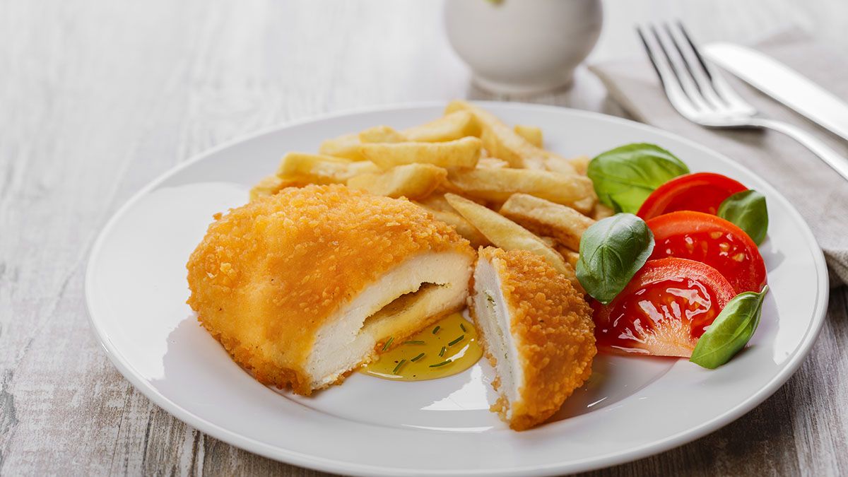 Котлета по-киевски – идеальное блюдо для всей семьи: как его приготовить всего за 15 минут - Новости Вкусно Котлета по-киевски – идеальное блюдо для всей семьи: как его приготовить всего за 15 минут - Новости Вкусно
