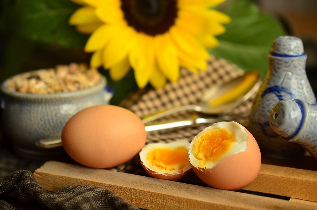 Чистити яйця буде легко: порада для варіння