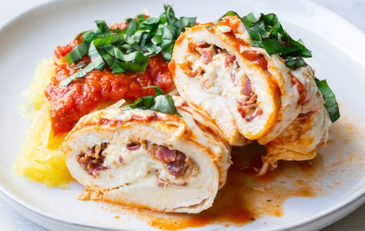 Курячі рулети з сиром та беконом Курячі рулети з сиром та беконом