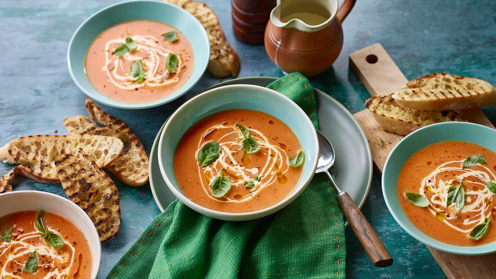 Суп з томатів та базиліку: рецепт