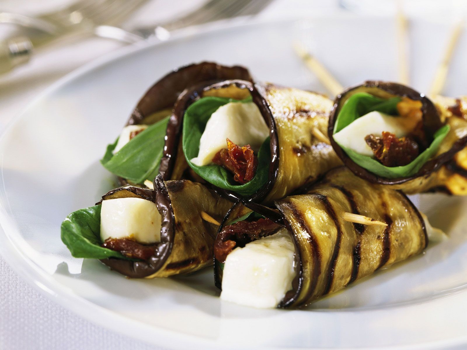 Баклажани в рулетиках Баклажани в рулетиках