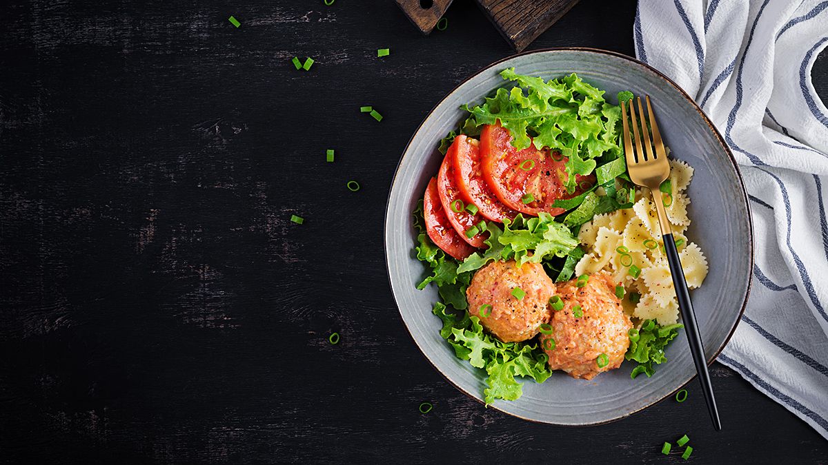 Готуємо курячі котлети – універсальну страву на всі випадки життя Готуємо курячі котлети – універсальну страву на всі випадки життя