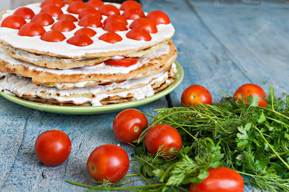 Торт из кабачков - рецепт с помидорами и чесноком - Новости Вкусно