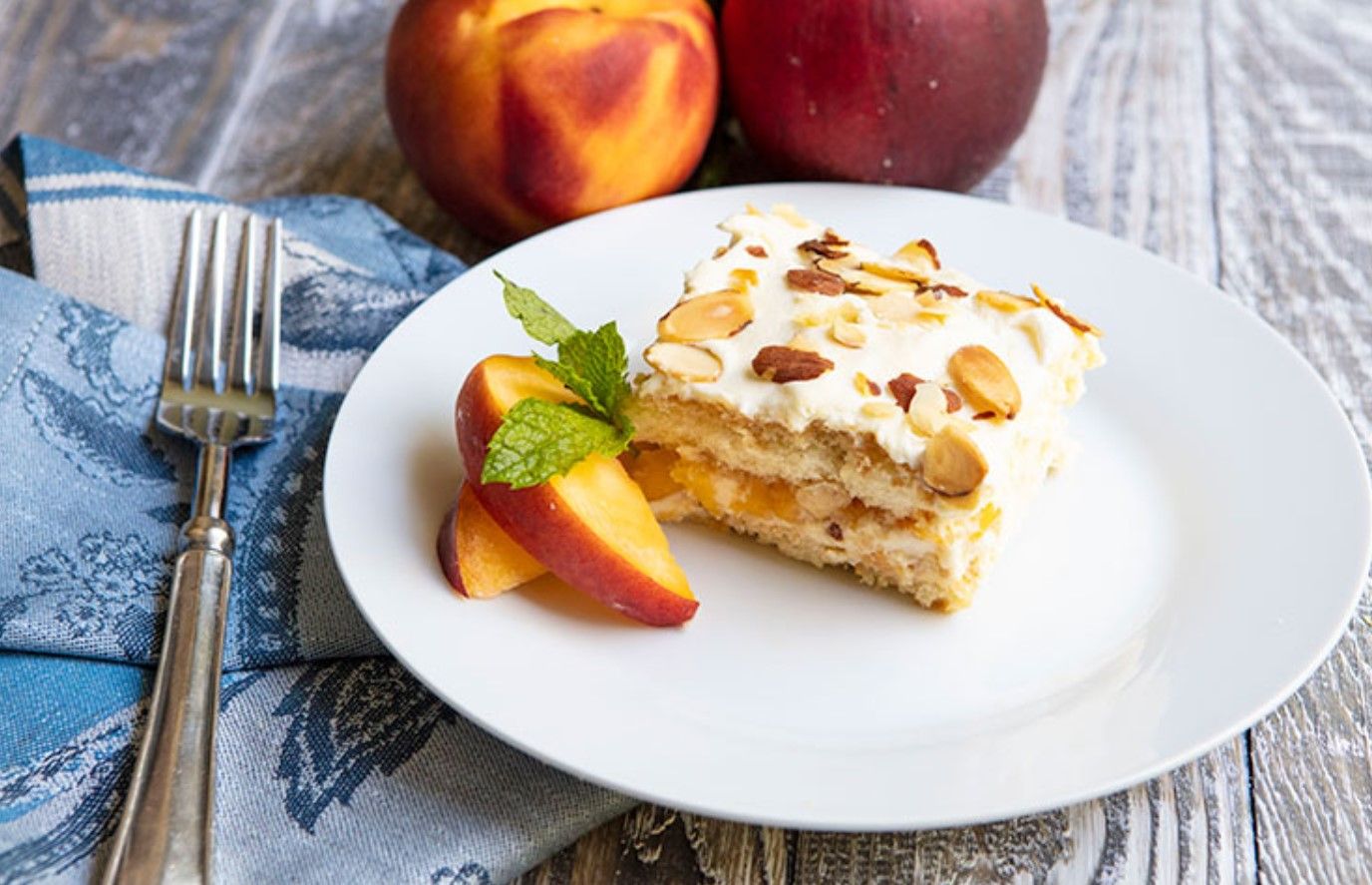 Тирамісу з персиками Тирамісу з персиками