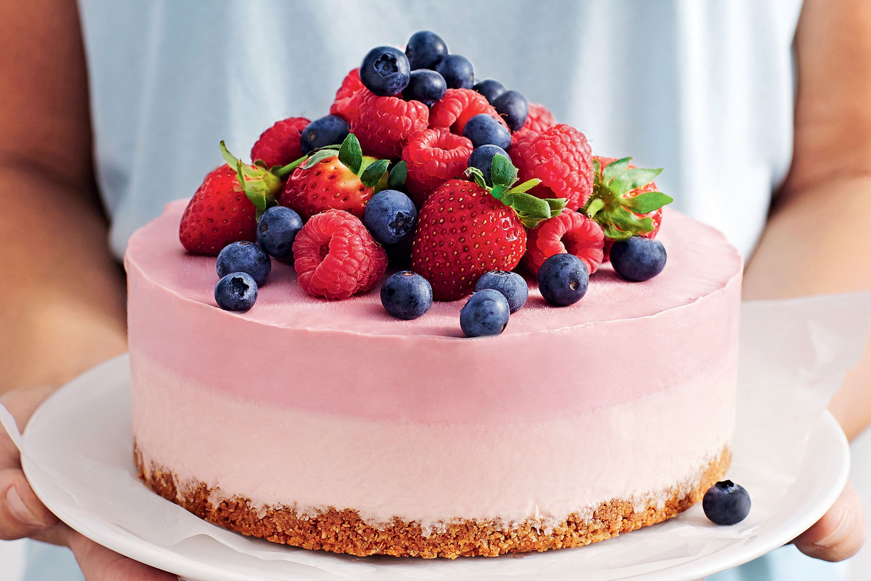 Тортик работы. Торт ягодный пломбир. Красивые торты. Красивые торты на день рождения. Тортик с днем рождения.