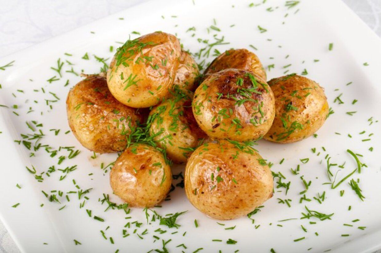 Молодой картофель: рецепт с чесноком и укропом