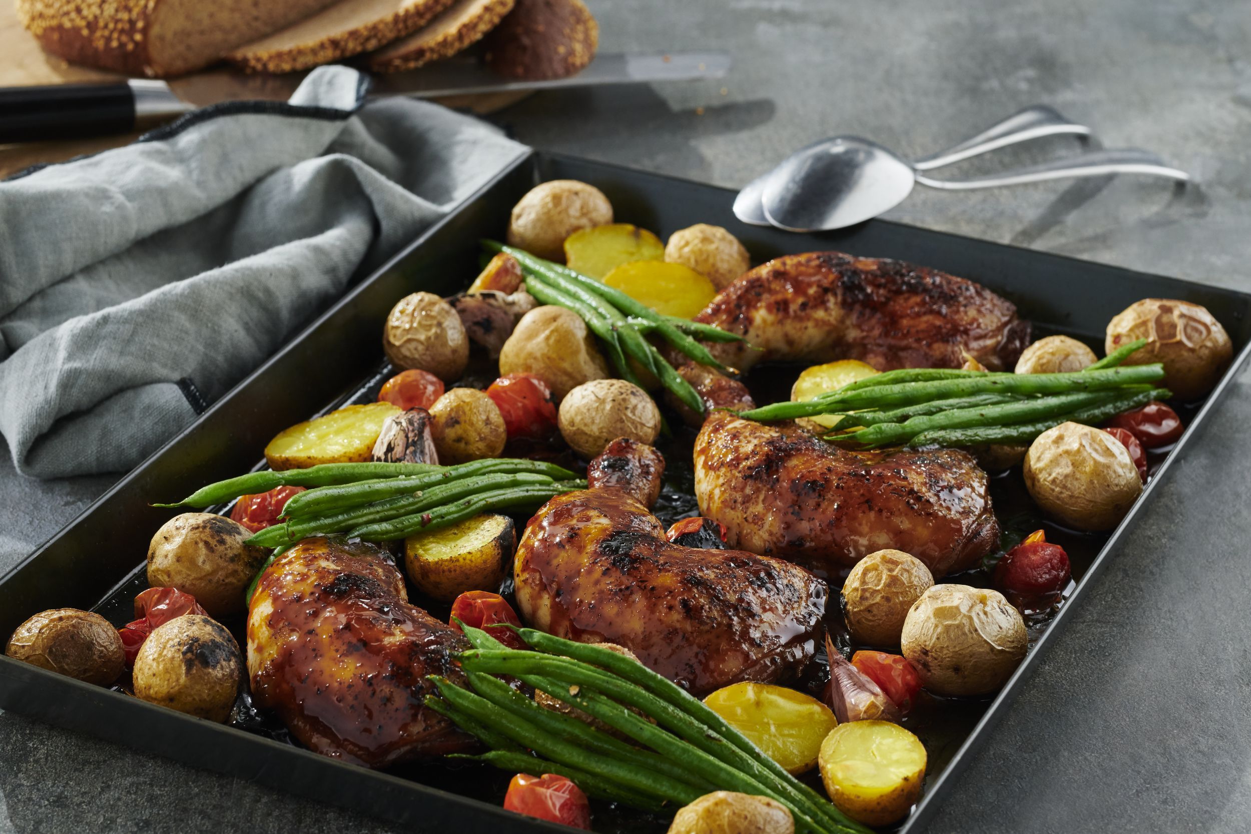 Запеченные голени с овощами в пряном соусе Запеченные голени с овощами в пряном соусе