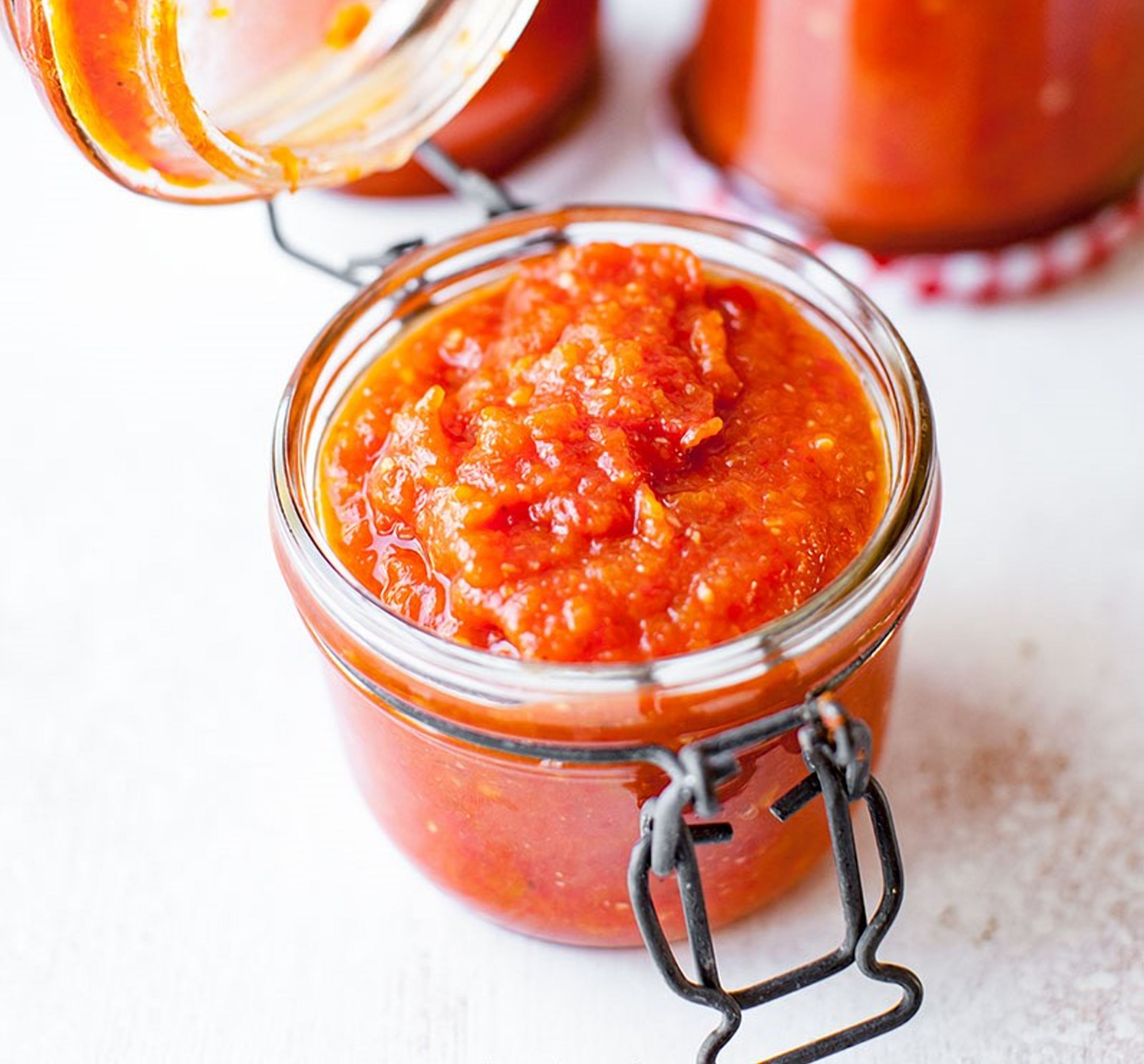 Гостра аджика: рецепт Гостра аджика: рецепт