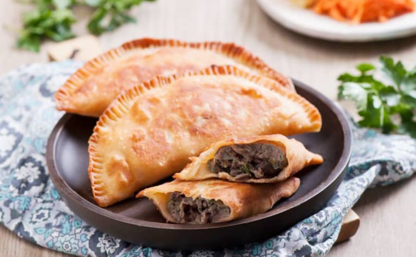 Чебуреки с говядиной Чебуреки с говядиной