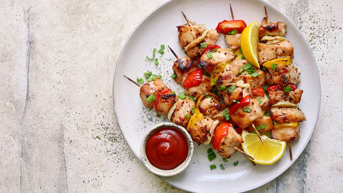 Куриный шашлык с сезонными овощами Куриный шашлык с сезонными овощами