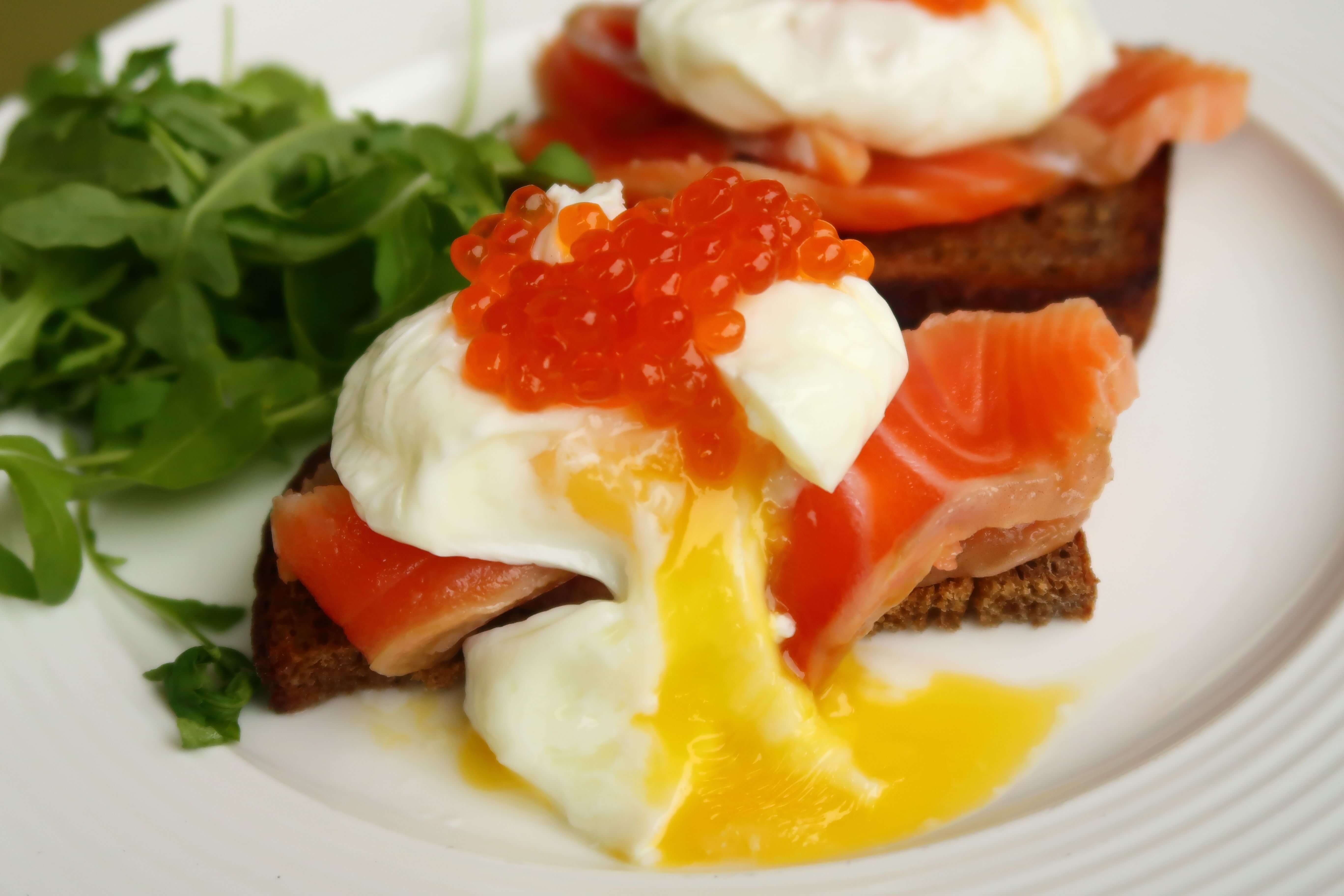 Тости з яйцем пашот Тости з яйцем пашот