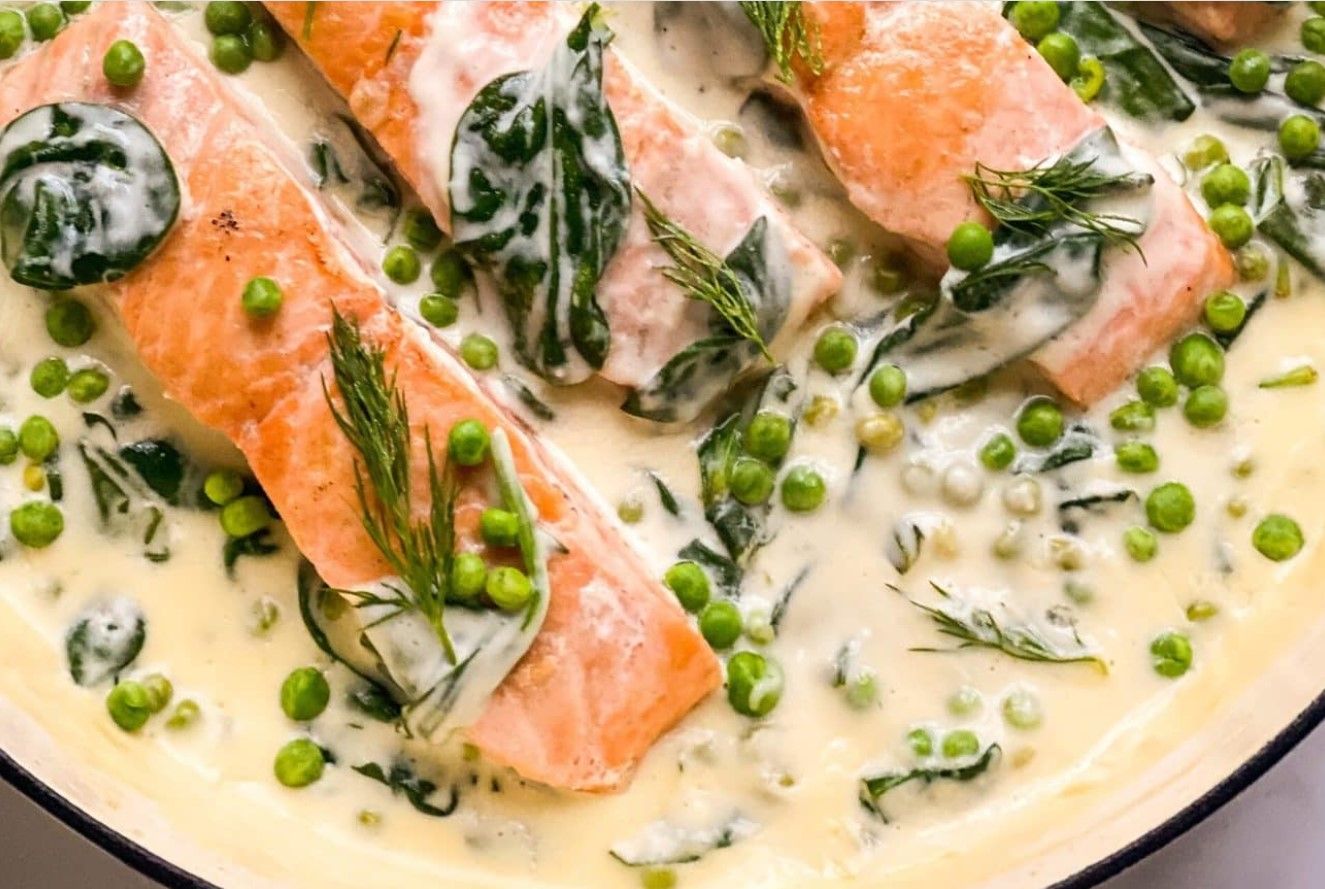 Лосось со шпинатом и чери в сливках Лосось со шпинатом и чери в сливках