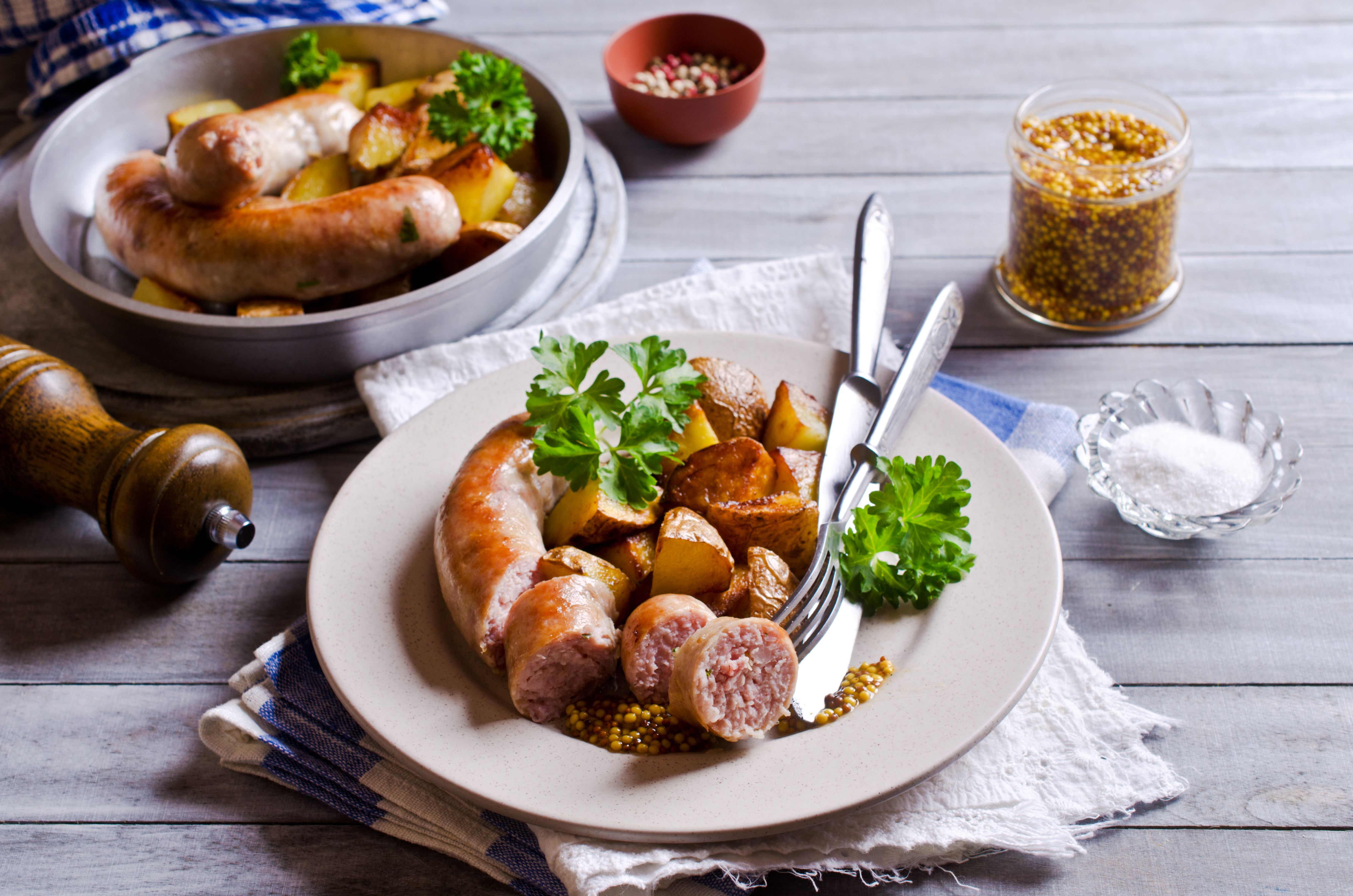 Рецепти з курячими ковбасками на пательні чи в духовці