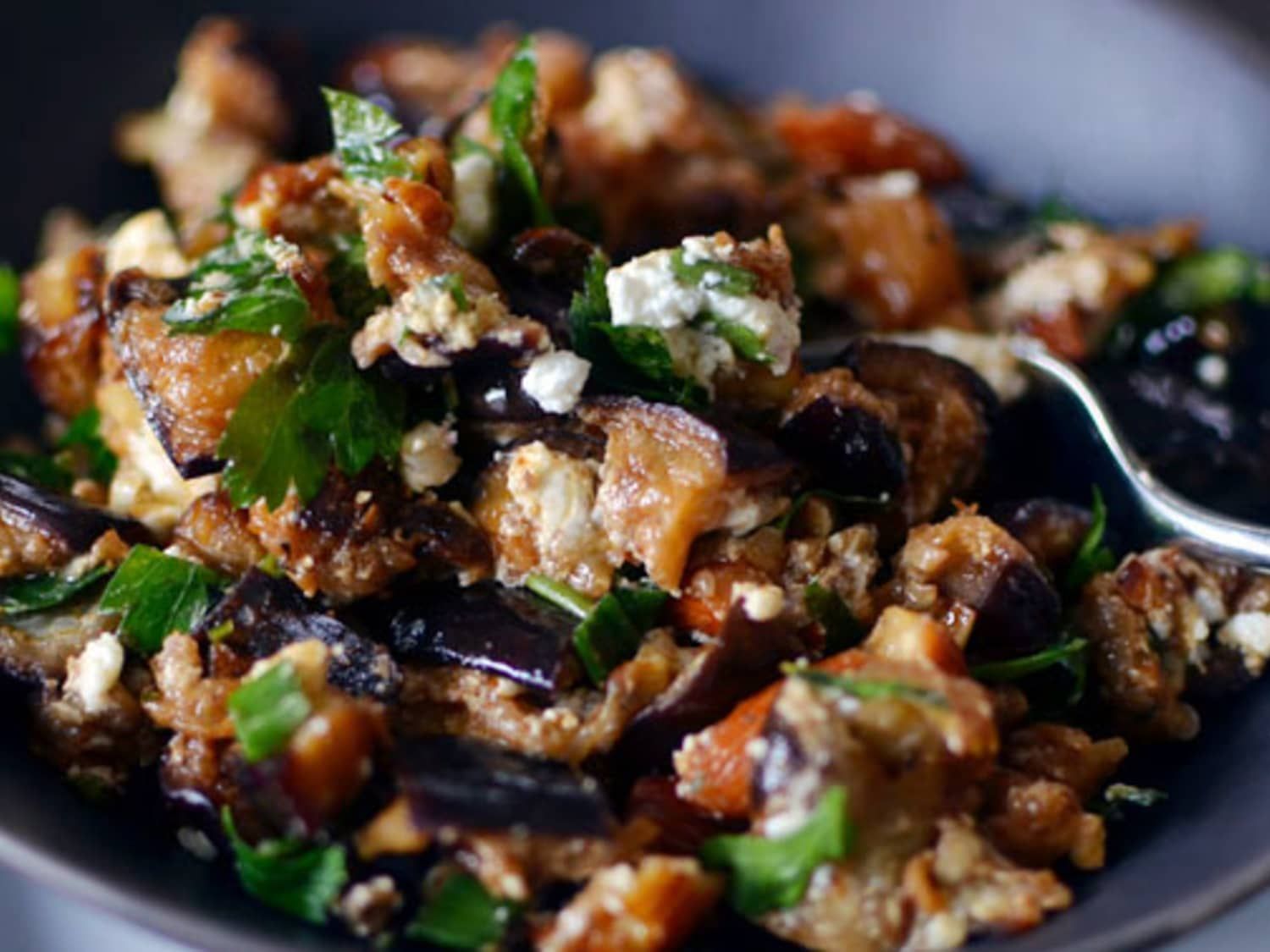 Зимовий консервований салат з баклажанів та помідорів Зимовий консервований салат з баклажанів та помідорів