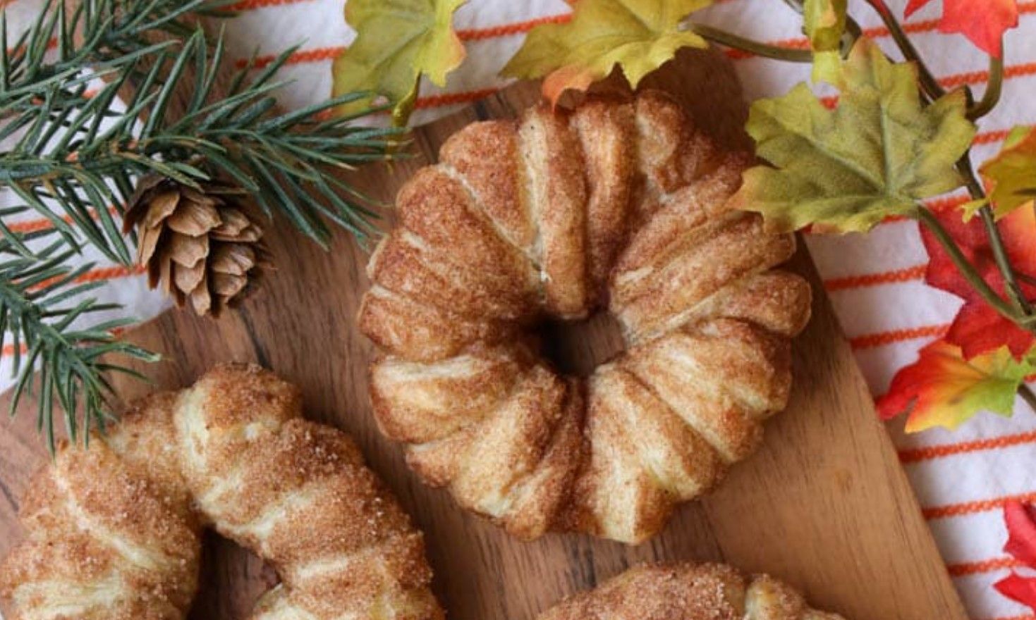 Яблучні булочки з корицею Яблучні булочки з корицею