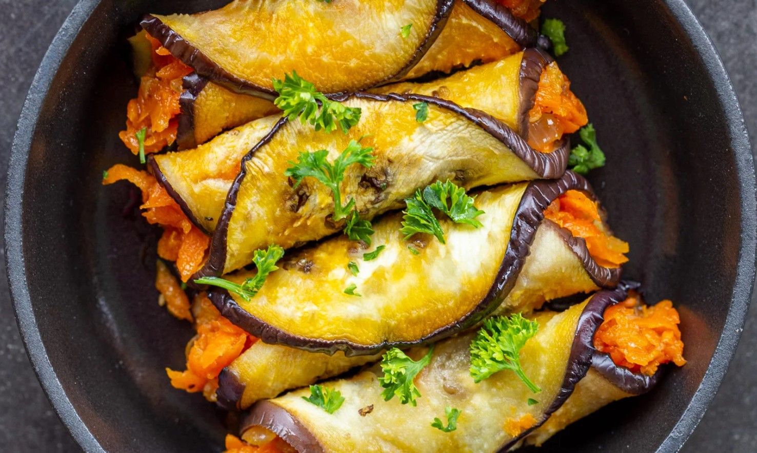 Рулети з баклажанів з корейською морквою Рулети з баклажанів з корейською морквою