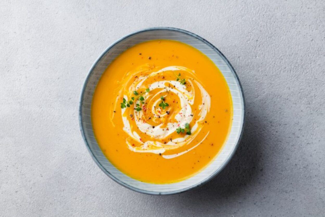 Тыквенный крем-суп с базиликом - рецепт понравившегося и детям сезонного блюда - Новости Вкусно