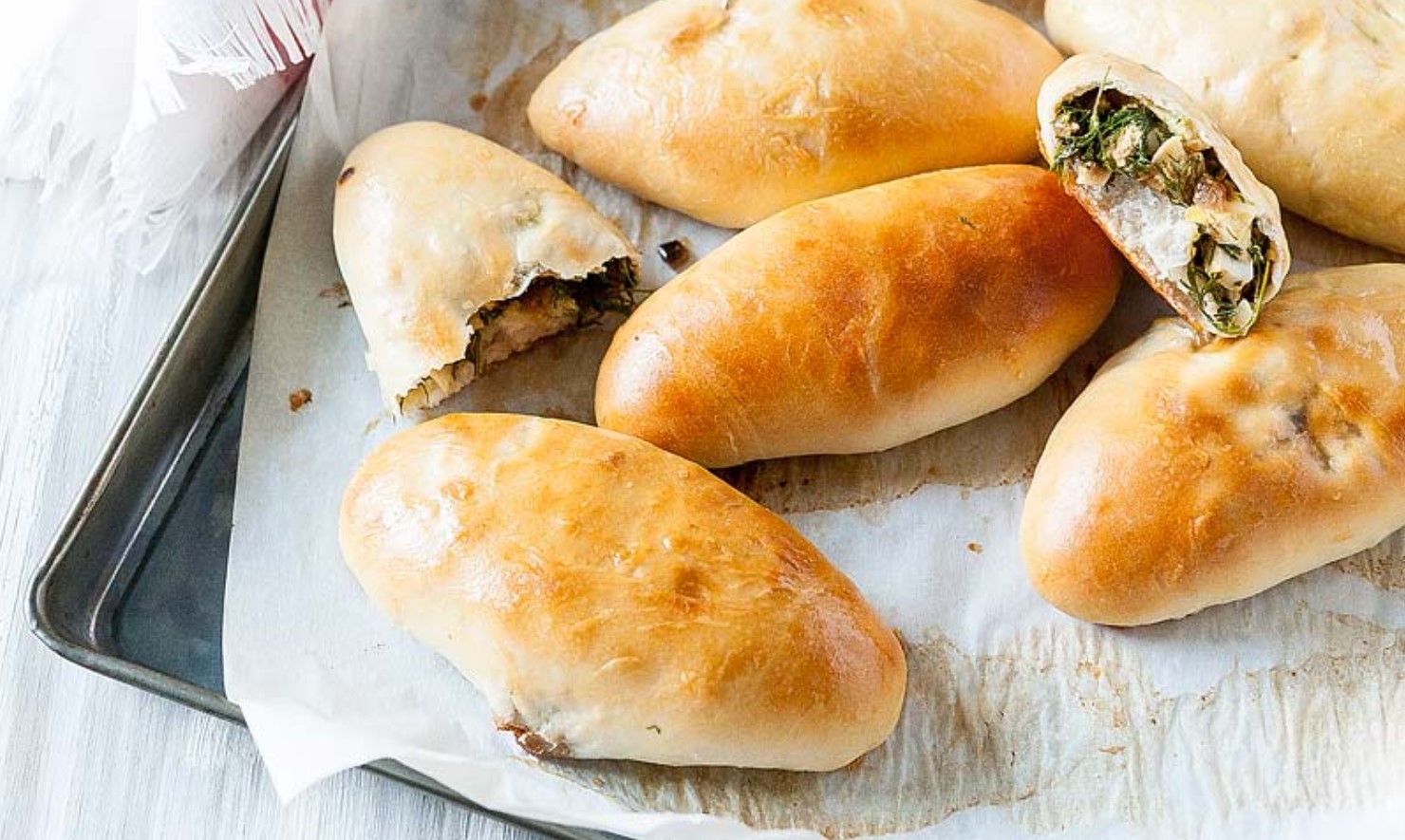 Пирожки с луком и яйцом Пирожки с луком и яйцом