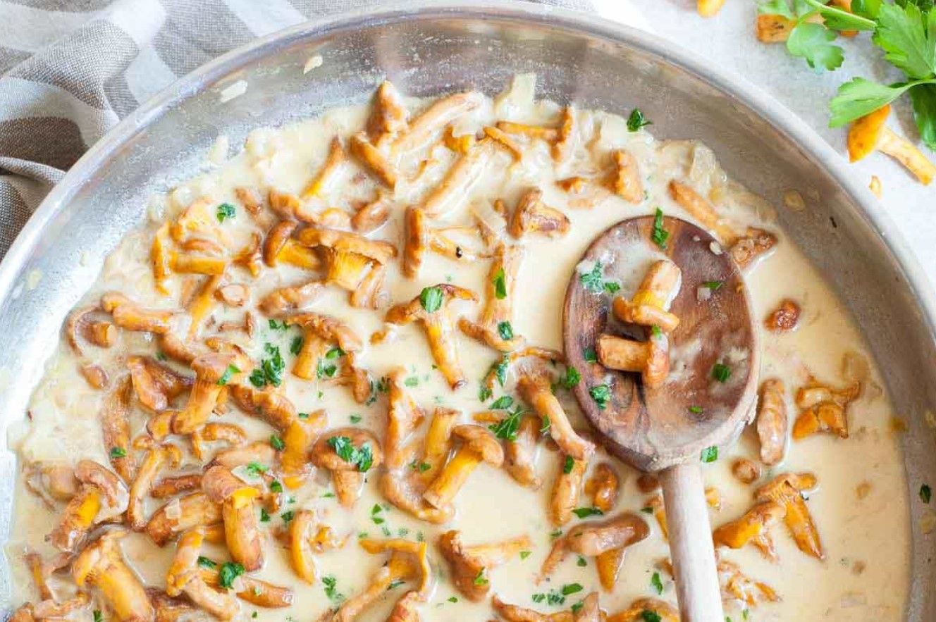 Лисички в сметані Лисички в сметані