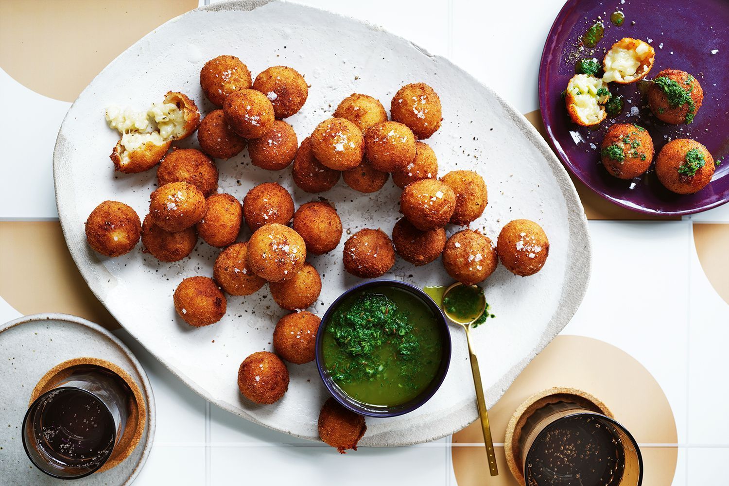 Аранчини с сыром и зеленью Аранчини с сыром и зеленью