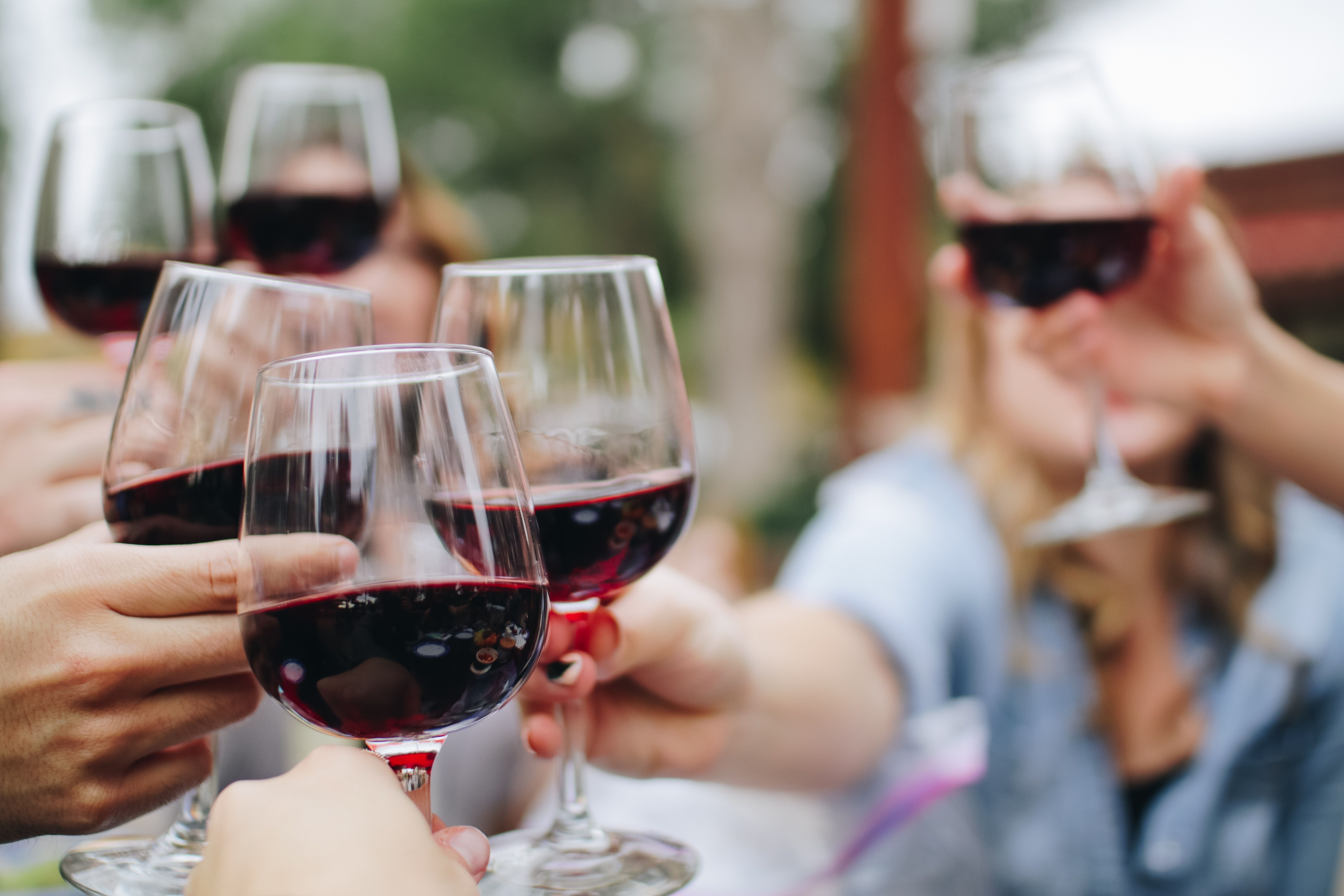 Как сделать вино из синего винограда - пошаговый рецепт, как приготовить домашнее вино - Новости Вкусно