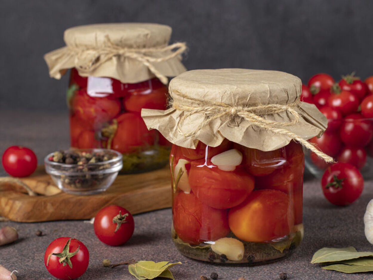 Консервация на зиму – приготовьте сладкие маринованные помидоры без стерилизации – Новости Вкусно