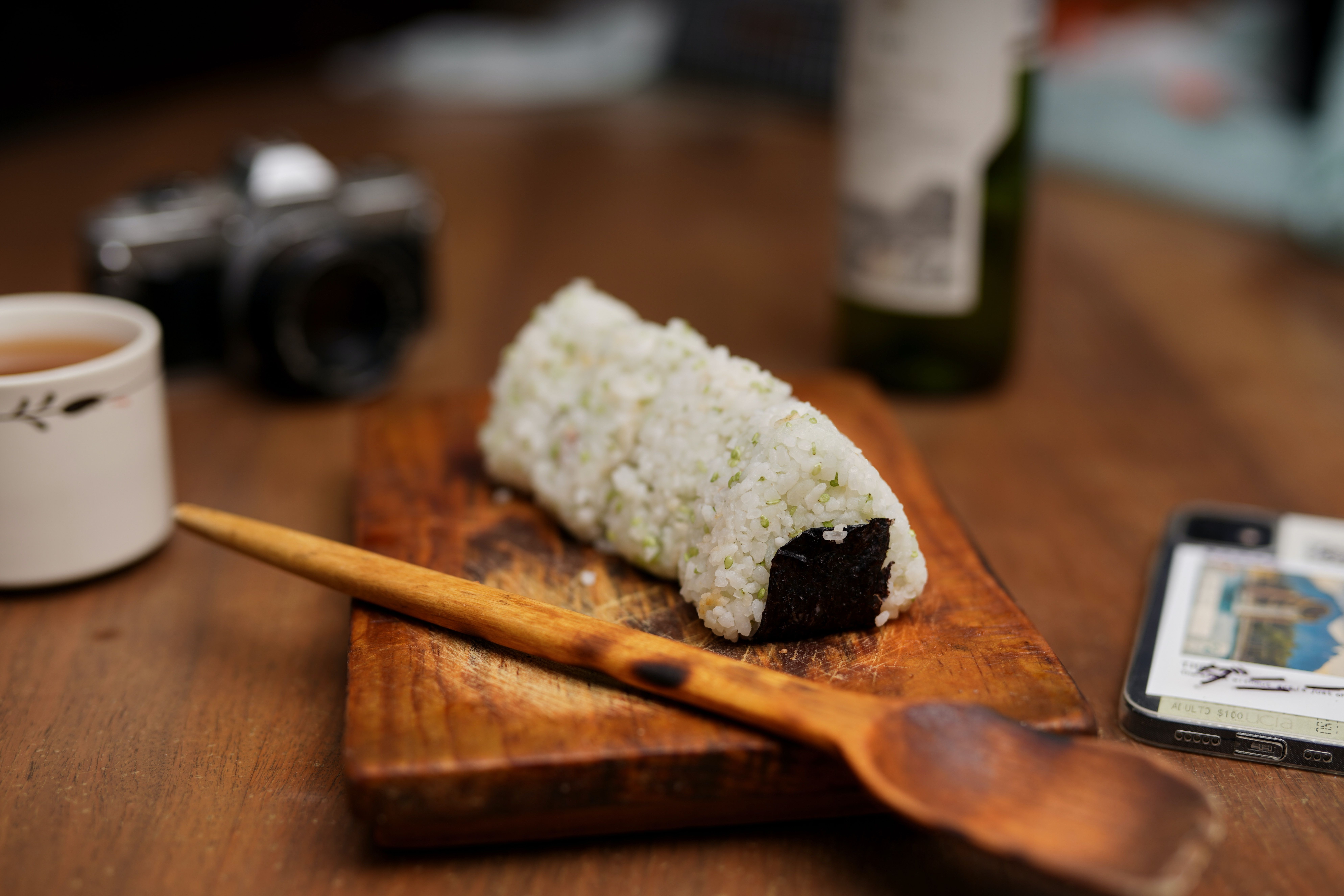 Как готовить онигири - рецепт заменителя суши с тунцем - блюдо, которое любят дети - Новости Вкусно