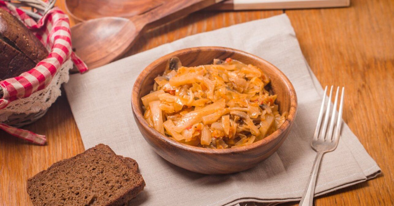 Що зробити з капусти - приготуйте тушковану капусту з грибами у сметані - рецепт - Новини Смачно Що зробити з капусти - приготуйте тушковану капусту з грибами у сметані - рецепт - Новини Смачно