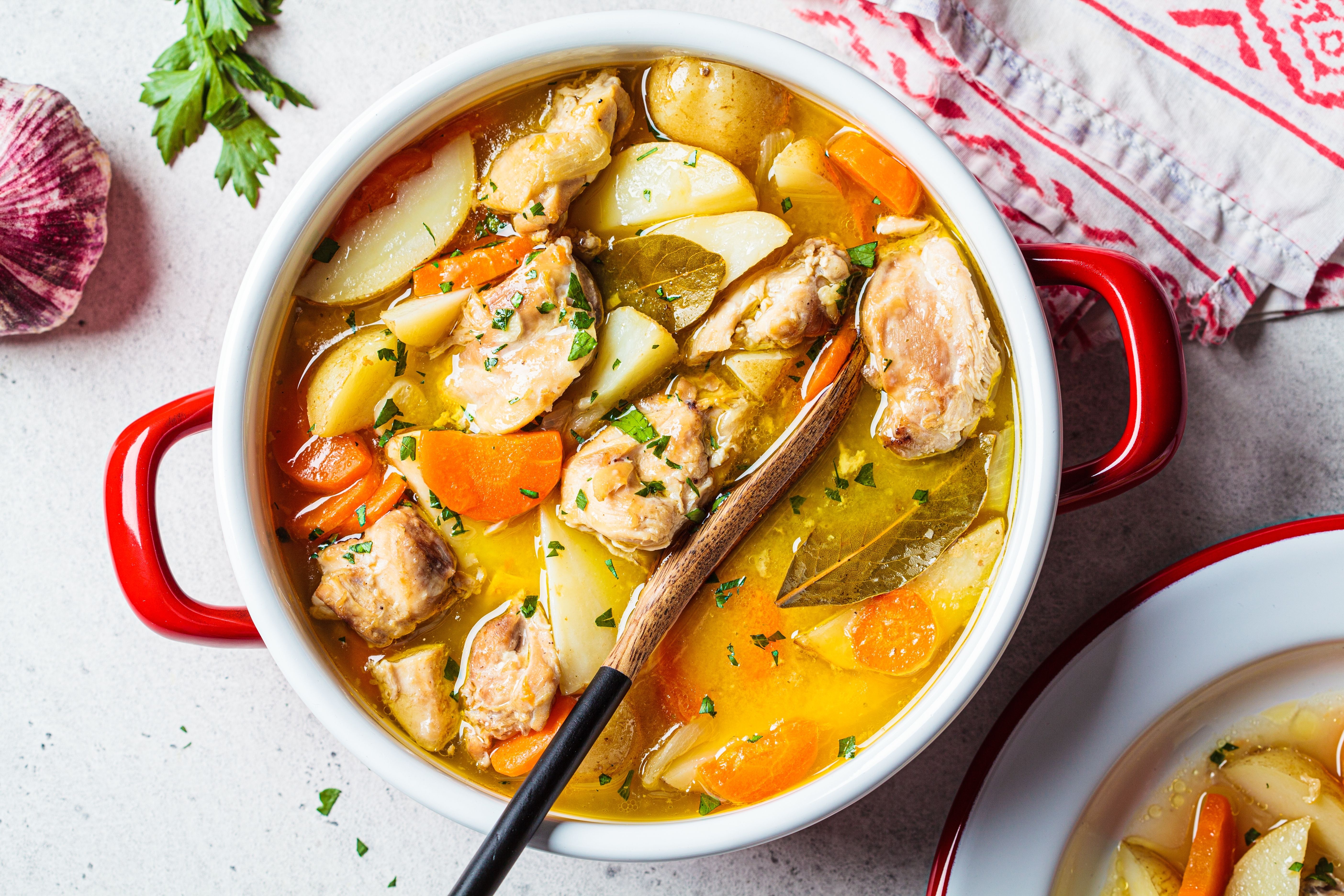 Страви з "Куркою по-домашньому": рецепти Страви з "Куркою по-домашньому": рецепти