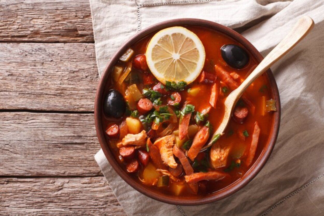 Рецепт мясной солянки - приготовьте первое блюдо, которое заменит даже борщ - Новости Вкусно Рецепт мясной солянки - приготовьте первое блюдо, которое заменит даже борщ - Новости Вкусно