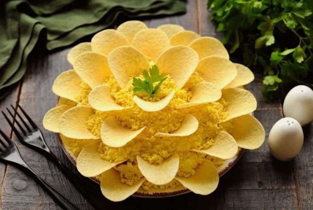 Салат с копченой курицей и кукурузой - приготовьте по проверенному рецепту - Новости Вкусно Салат с копченой курицей и кукурузой - приготовьте по проверенному рецепту - Новости Вкусно