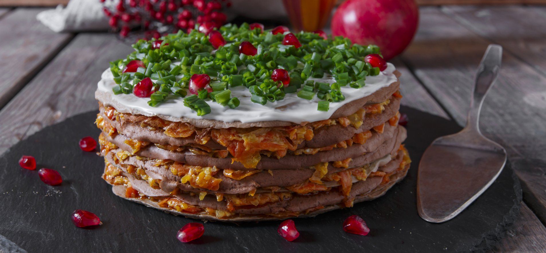 Печінковий торт - приготуйте смачну закуску на Новий рік - простий рецепт - Новини Смачно
