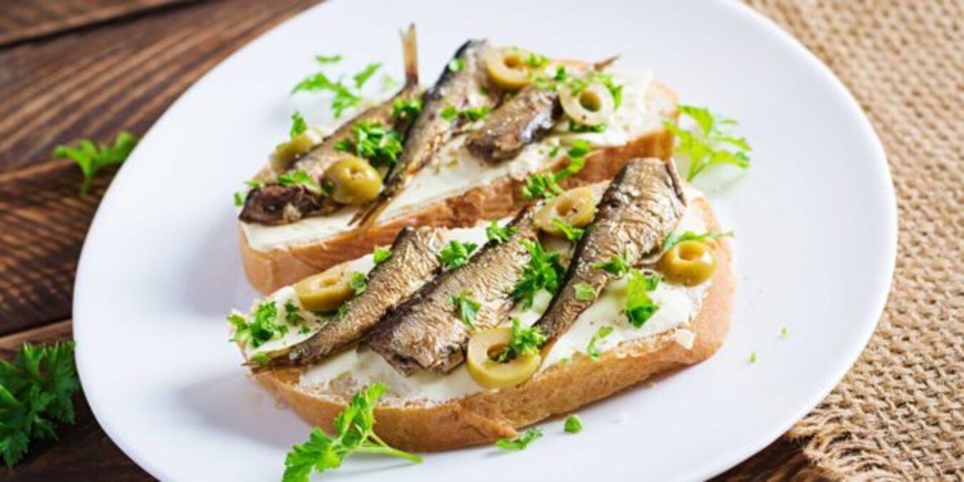 Канапки зі шпротами - ідеї смачних закусок на Новий рік - покроковий рецепт - Новини Смачно Канапки зі шпротами - ідеї смачних закусок на Новий рік - покроковий рецепт - Новини Смачно