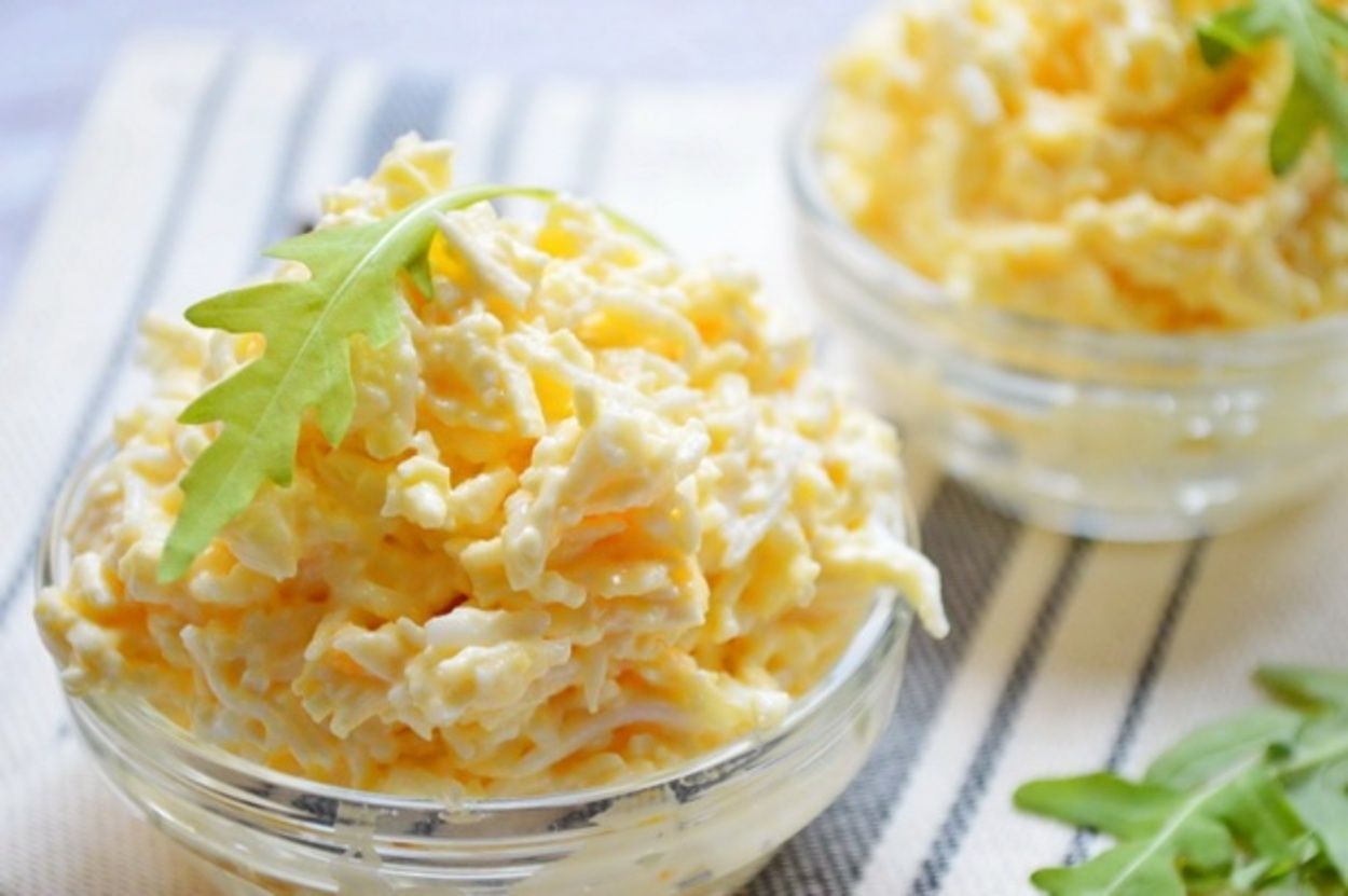 Салат Белочка – рецепт к Новому году – приготовьте еврейский салат с сыром - Новости Вкусно