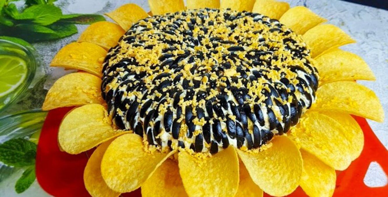 Салат Подсолнечник – приготовьте по простому рецепту – вкусные блюда на Новый год - Новости Вкусно Салат Подсолнечник – приготовьте по простому рецепту – вкусные блюда на Новый год - Новости Вкусно