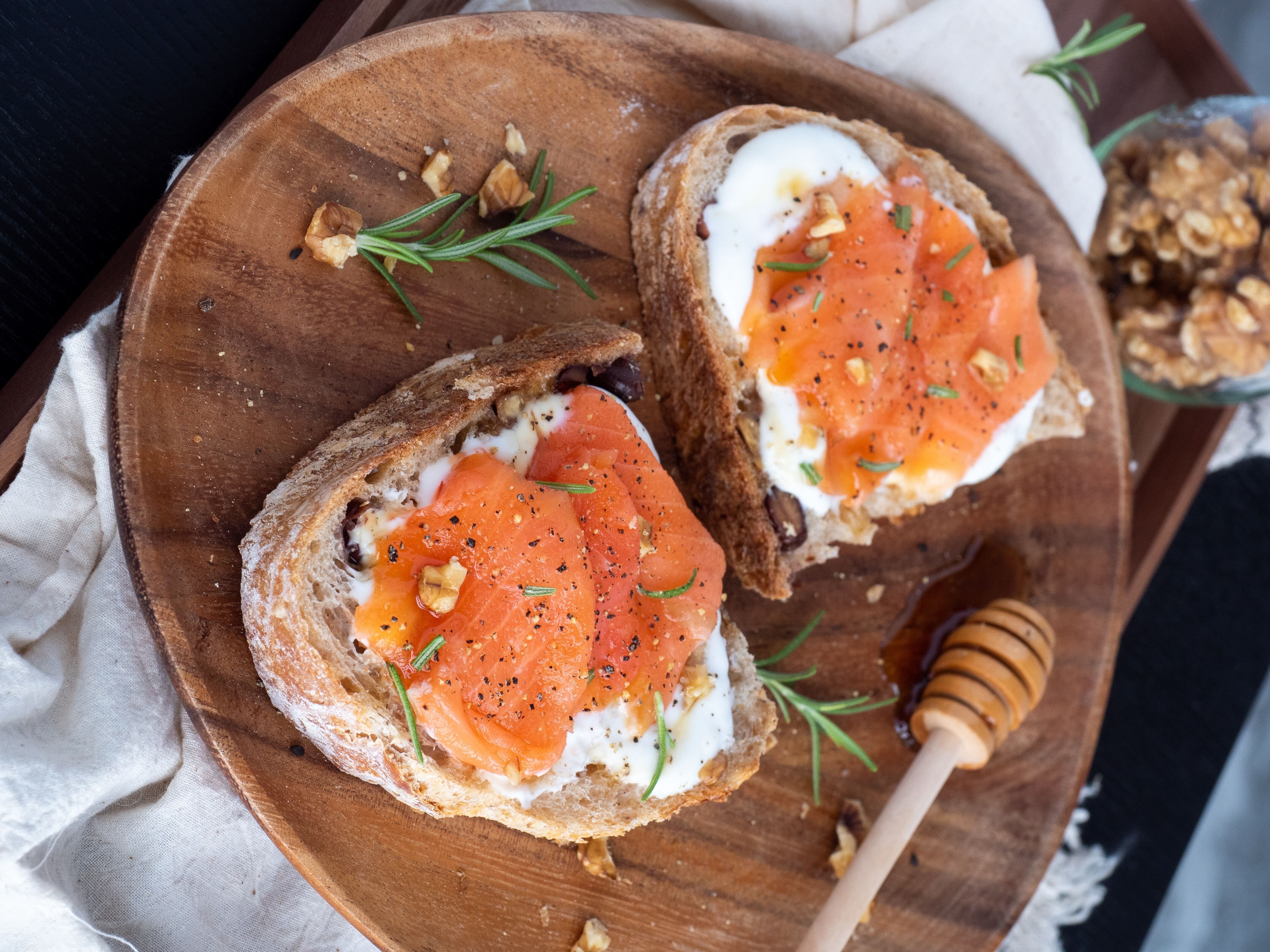 Бутерброды с красной рыбой – приготовьте вкусные закуски на Новый год – простой рецепт - Новости Вкусно Бутерброды с красной рыбой – приготовьте вкусные закуски на Новый год – простой рецепт - Новости Вкусно