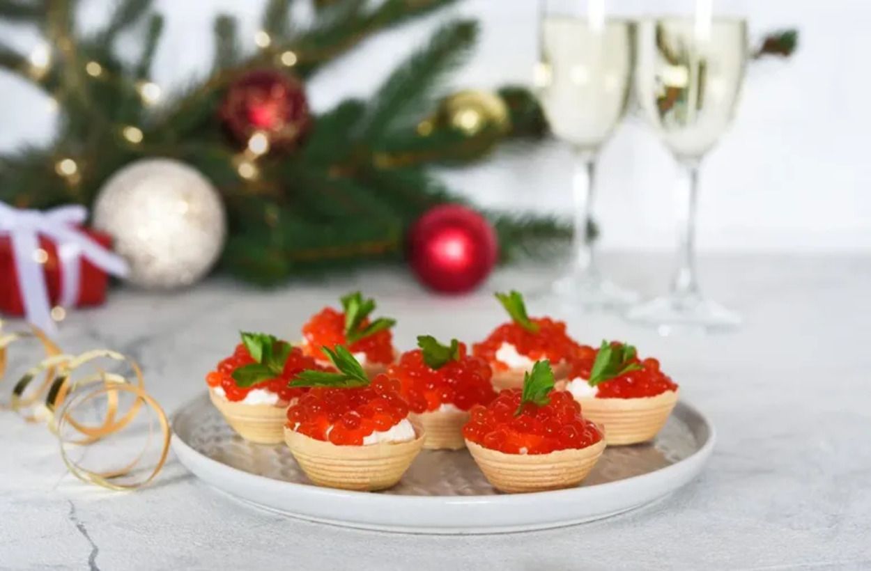 Канапки з червоною ікрою - приготуйте смачні закуски на Новий рік - простий рецепт - Новини Смачно