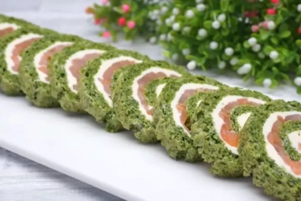 Закусочный рулет из шпината и лосося - приготовьте на Новый год - простой рецепт - Новости Вкусно Закусочный рулет из шпината и лосося - приготовьте на Новый год - простой рецепт - Новости Вкусно