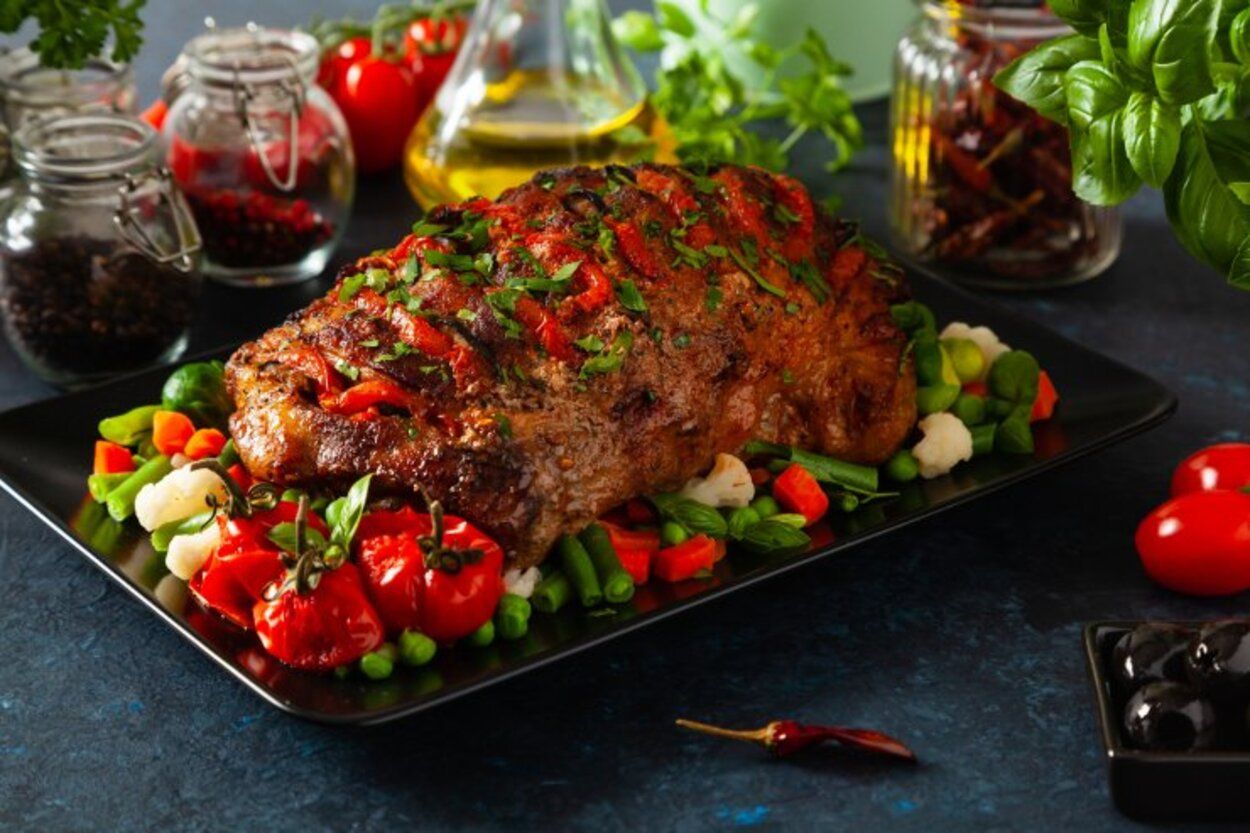 Печене м'ясо - як запекти свинину на Новий рік - простий рецепт - Новини Смачно