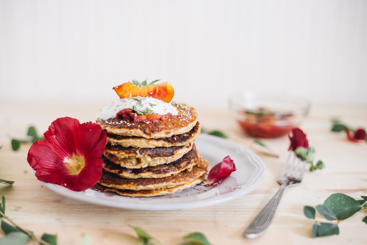 Луковники – рецепт луковых оладий – приготовьте простой завтрак – Новости  Вкусно