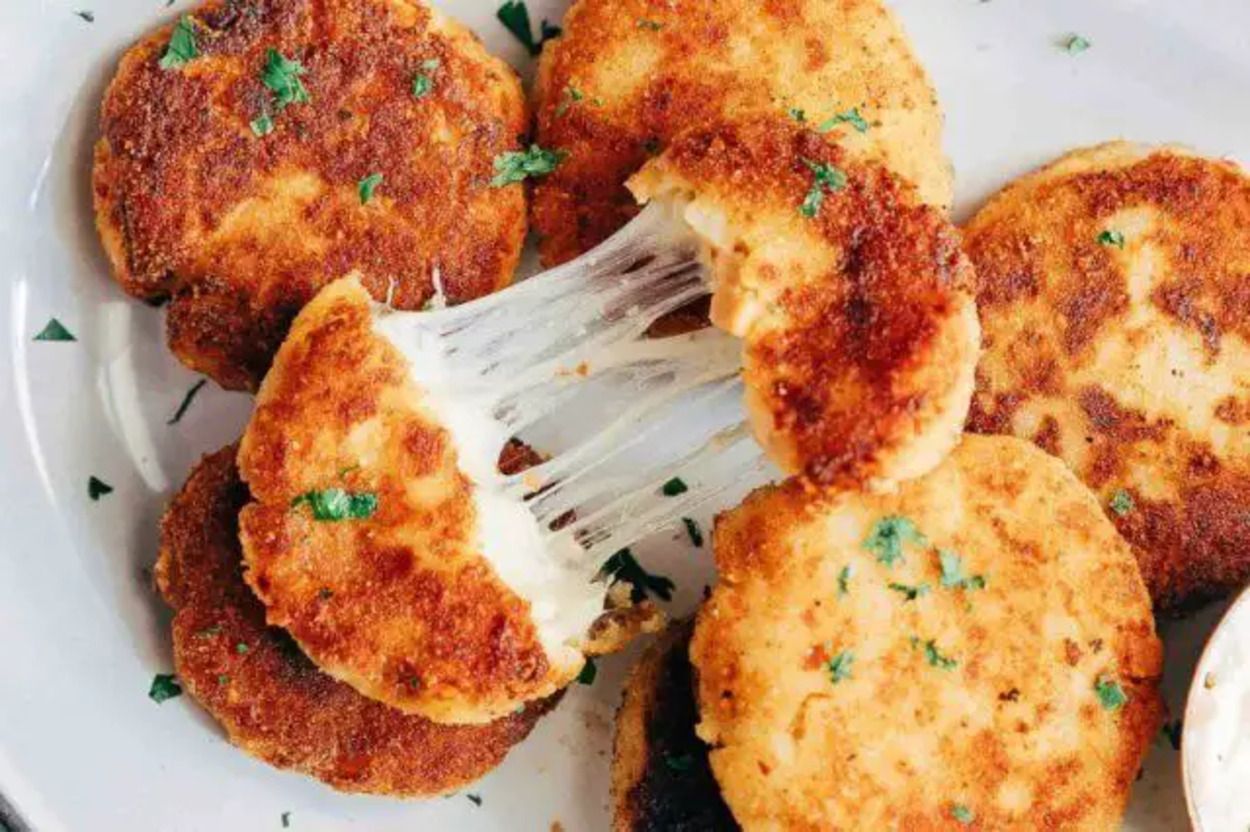 Что сделать из картофельного пюре – простой рецепт картофельников с начинкой - Новости Вкусно