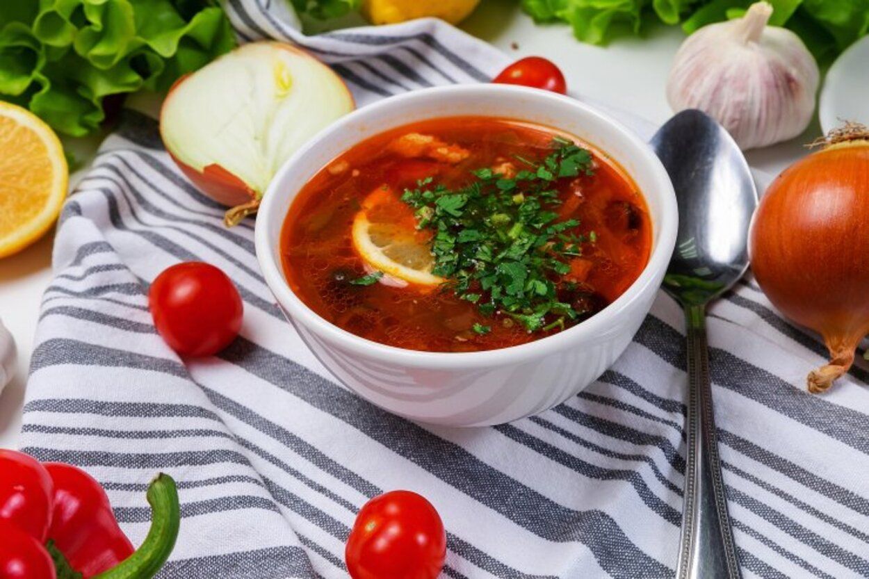 Мясная солянка – приготовьте вкусный суп с колбасой – классический рецепт - Новости Вкусно Мясная солянка – приготовьте вкусный суп с колбасой – классический рецепт - Новости Вкусно