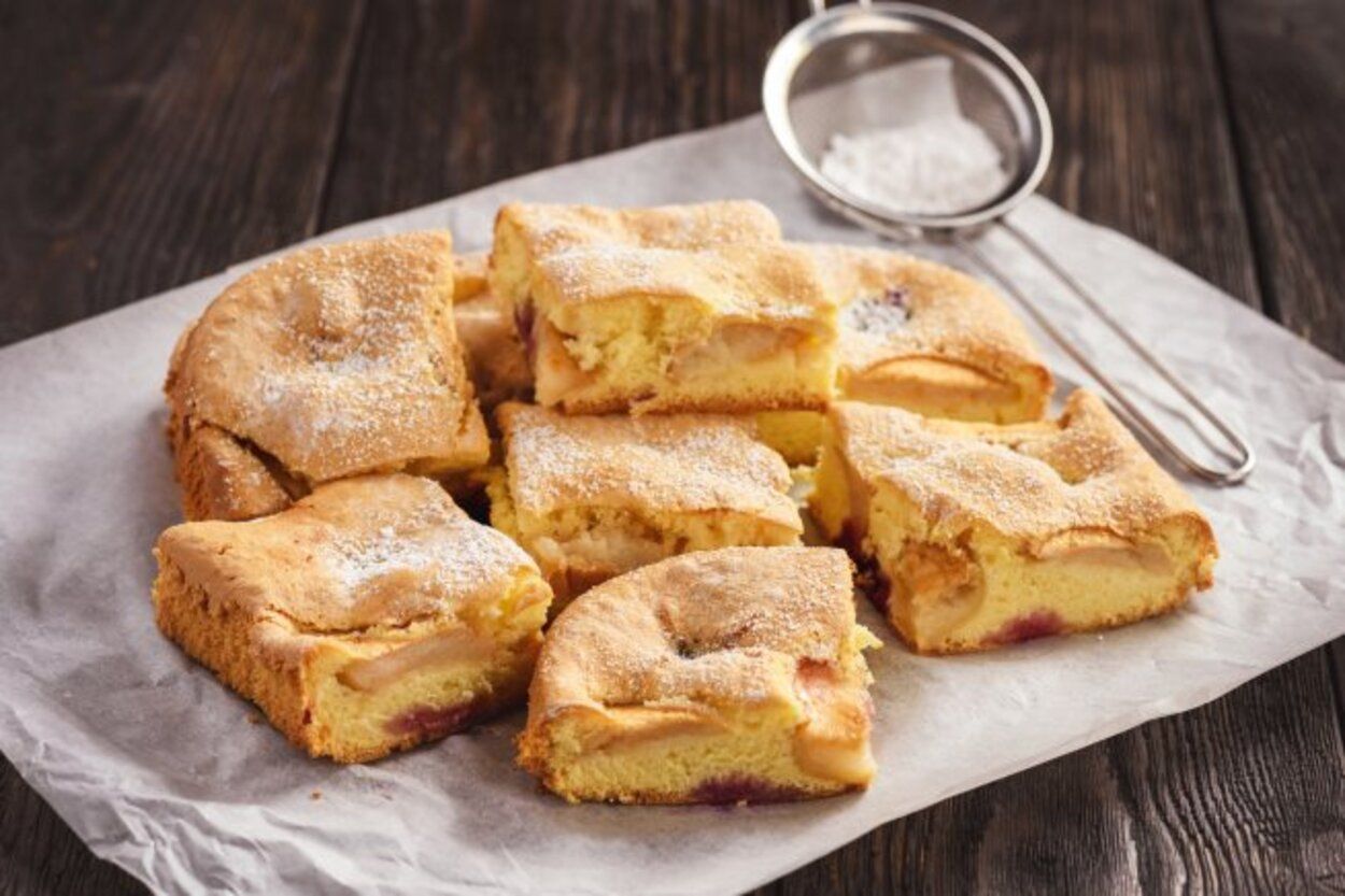 Шарлотка с яблоками на растительном масле - приготовьте простой яблочный пирог - быстрый рецепт - Новости Вкусно